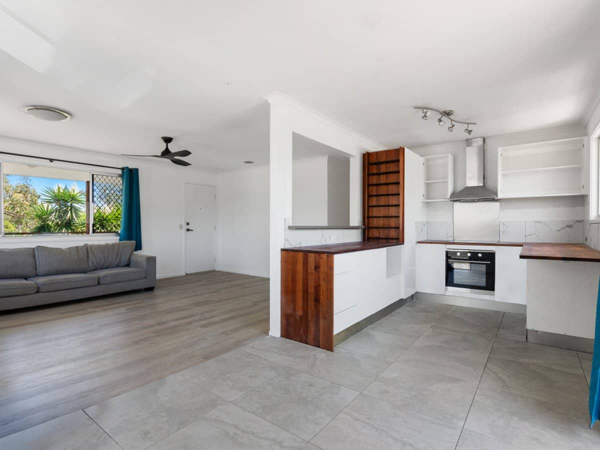 9 Tasman Avenue, MOLENDINAR - Thumbnail 4