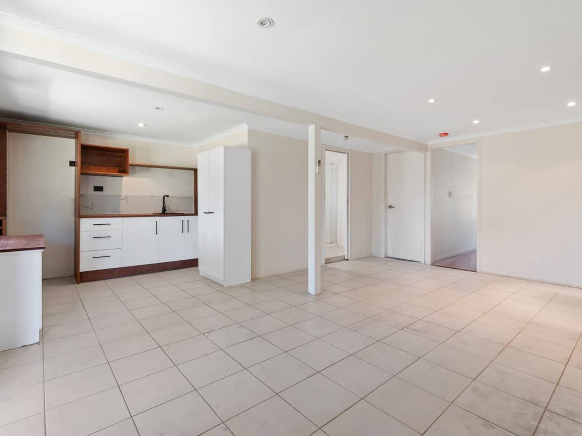 9 Tasman Avenue, MOLENDINAR - Thumbnail 14