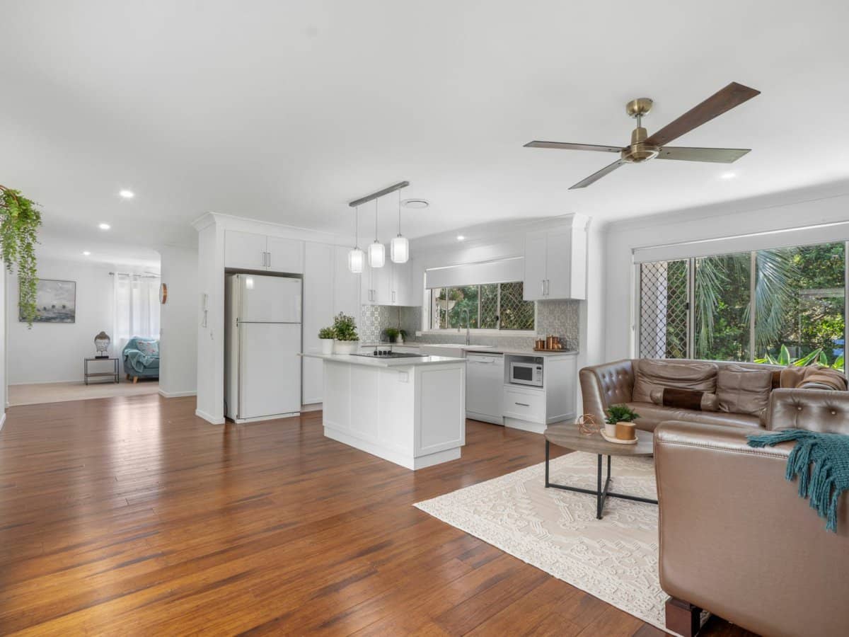 39 Woodland Drive, REEDY CREEK - Thumbnail 2