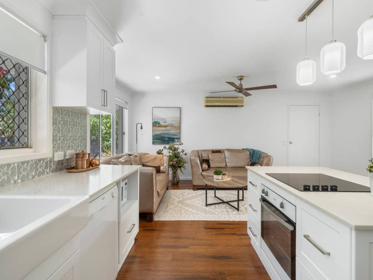 39 Woodland Drive, REEDY CREEK - Thumbnail 3