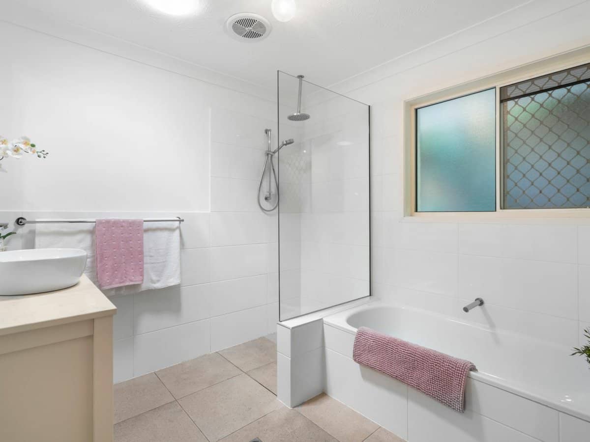 39 Woodland Drive, REEDY CREEK - Thumbnail 11