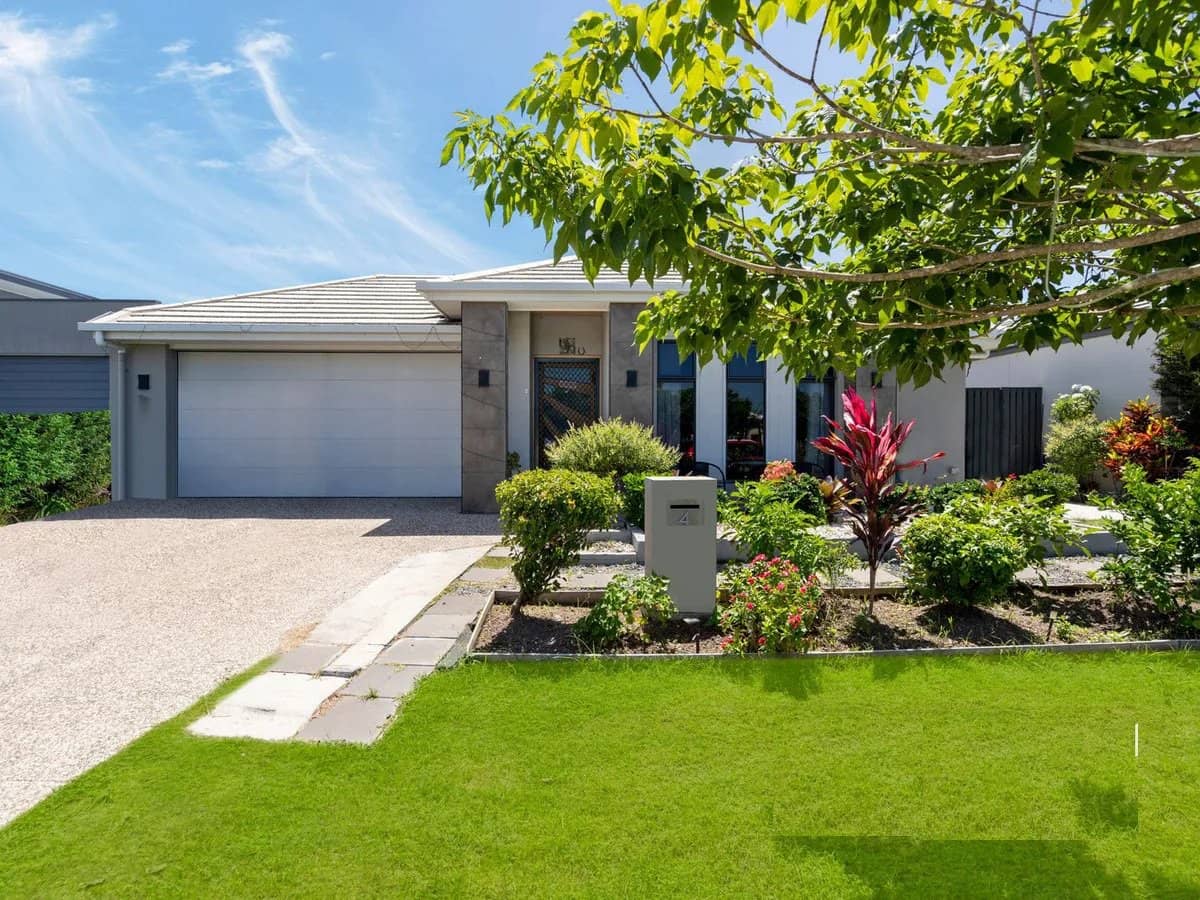 4 Laurel Drive, HELENSVALE - Thumbnail 1