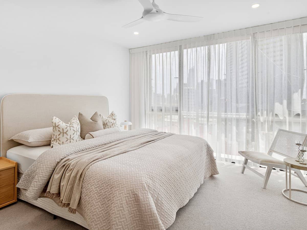 61 Old Burleigh Road, SURFERS PARADISE - Thumbnail 2