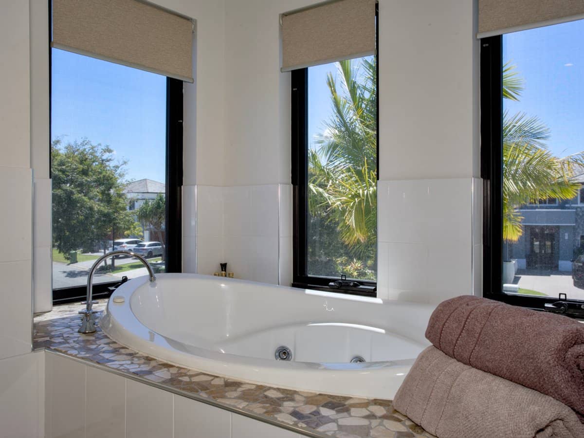 2805 Gracemere Circuit North, Hope Island - Thumbnail 20