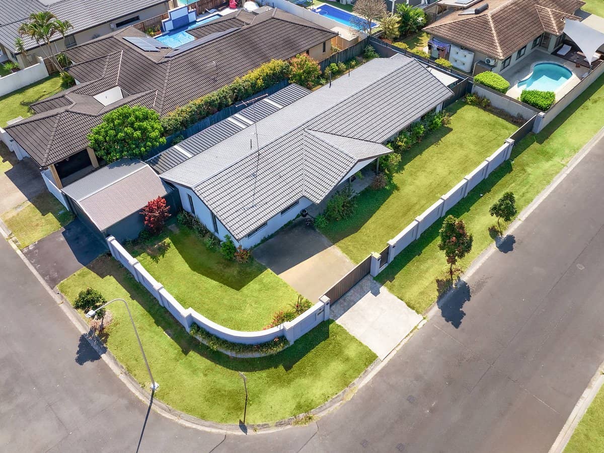 10 Sigatoka Place, CLEAR ISLAND WATERS - Thumbnail 21