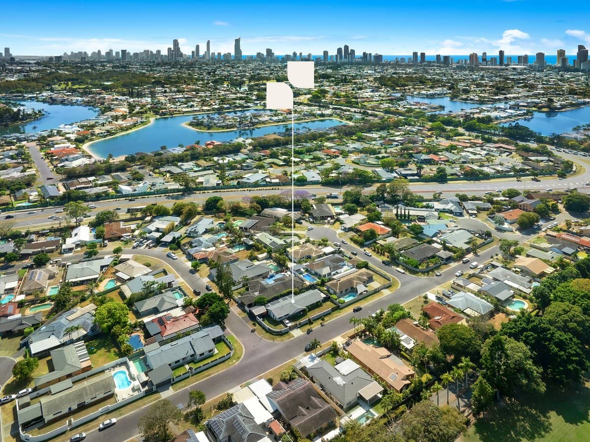 10 Sigatoka Place, CLEAR ISLAND WATERS - Thumbnail 23