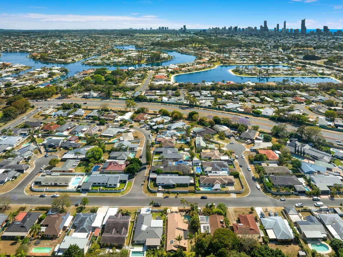 10 Sigatoka Place, CLEAR ISLAND WATERS - Thumbnail 15