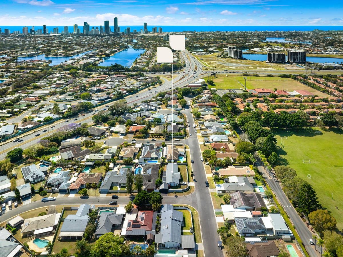 10 Sigatoka Place, CLEAR ISLAND WATERS - Thumbnail 16