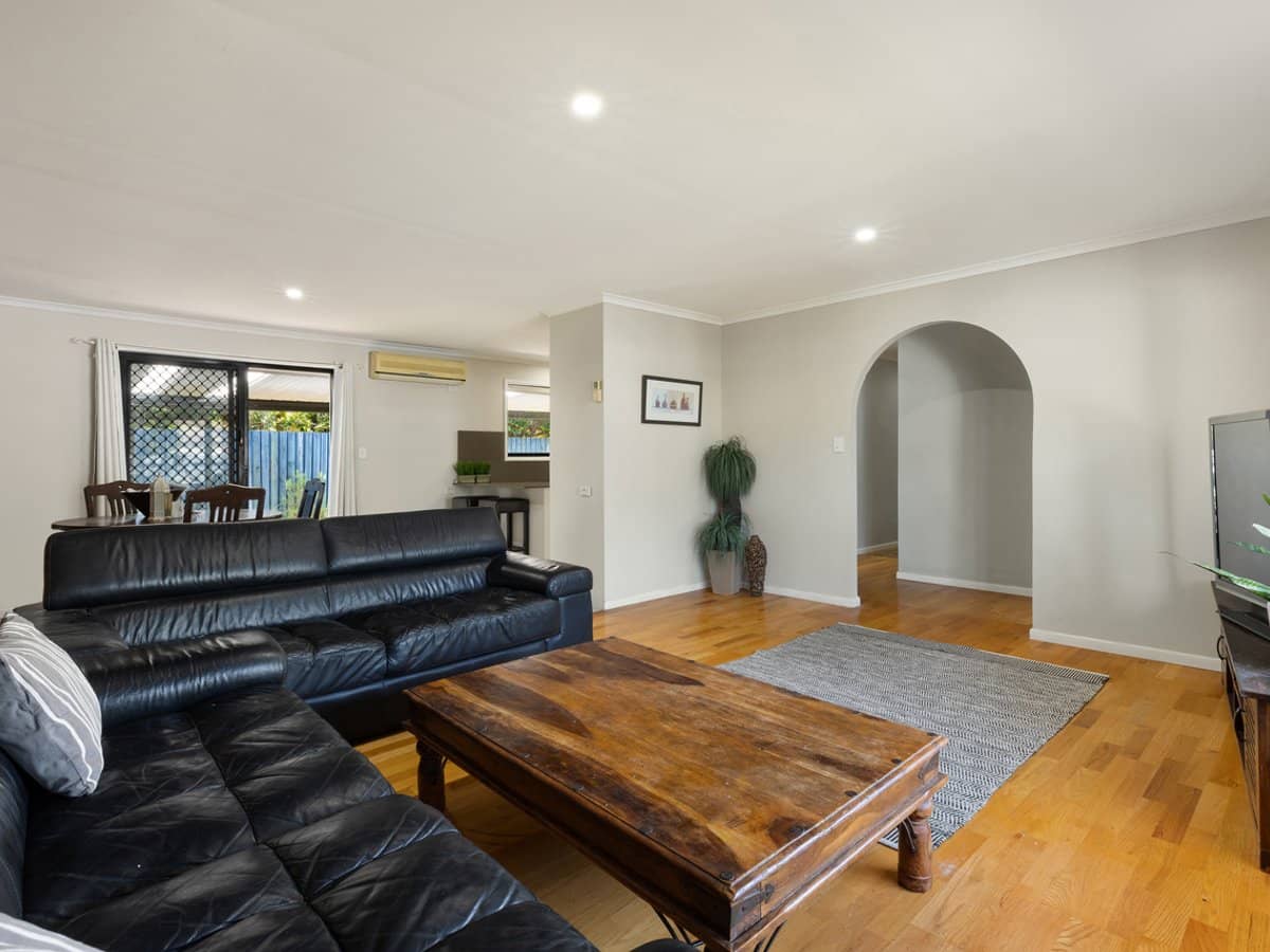 10 Sigatoka Place, CLEAR ISLAND WATERS - Thumbnail 9