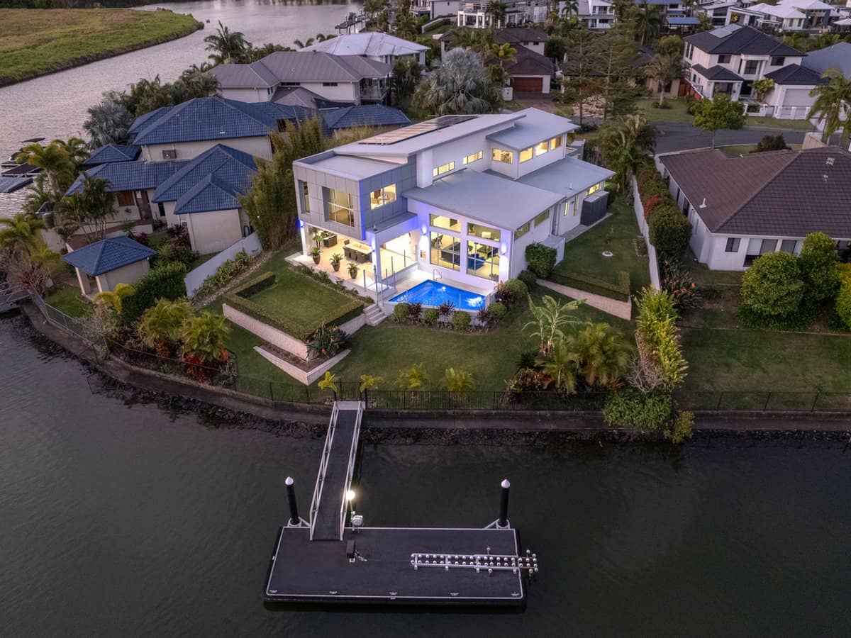 18 Ferrymans Court, Helensvale - Thumbnail 1