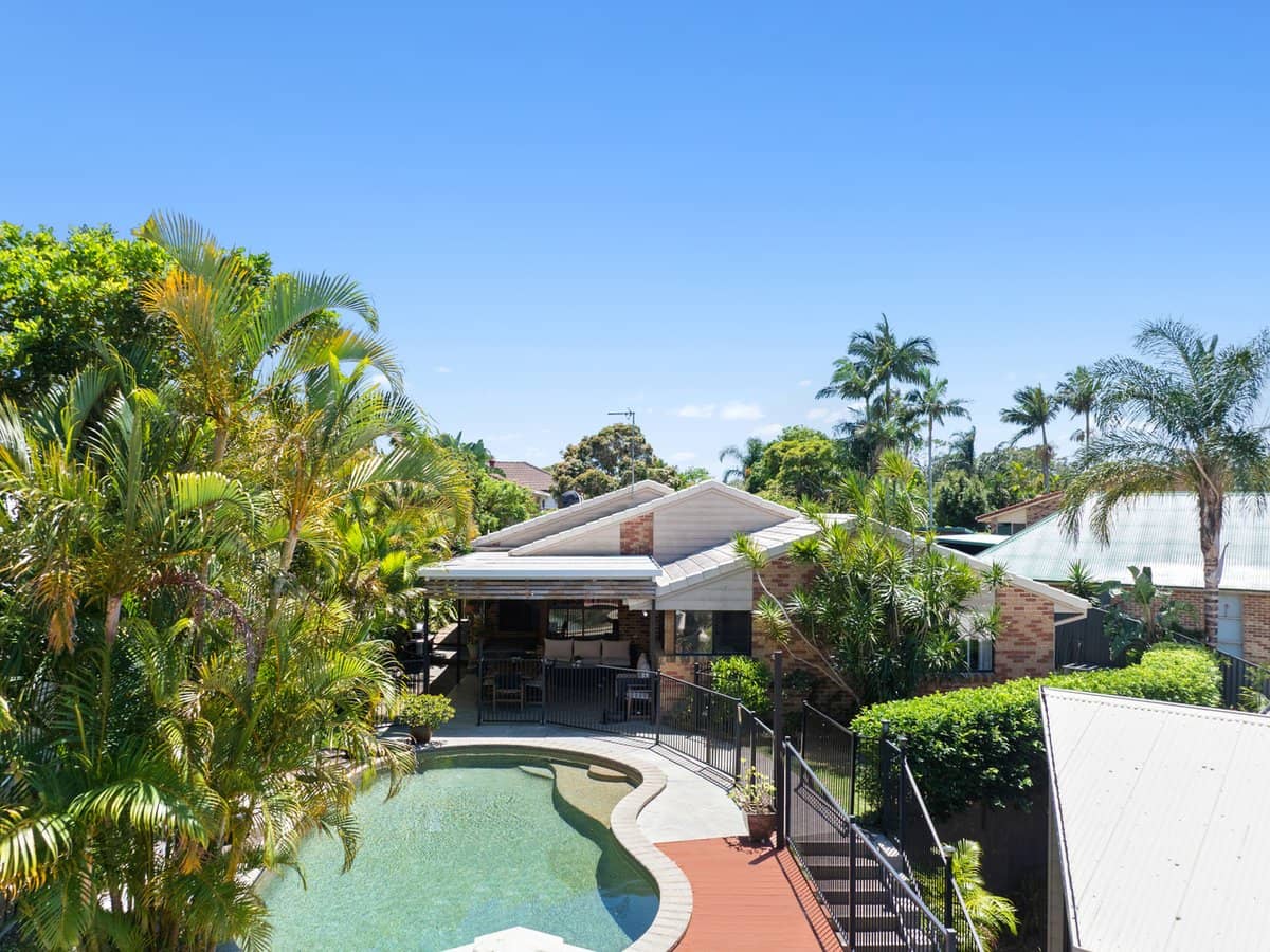 38 Beaconsfield Drive, BURLEIGH WATERS - Thumbnail 14