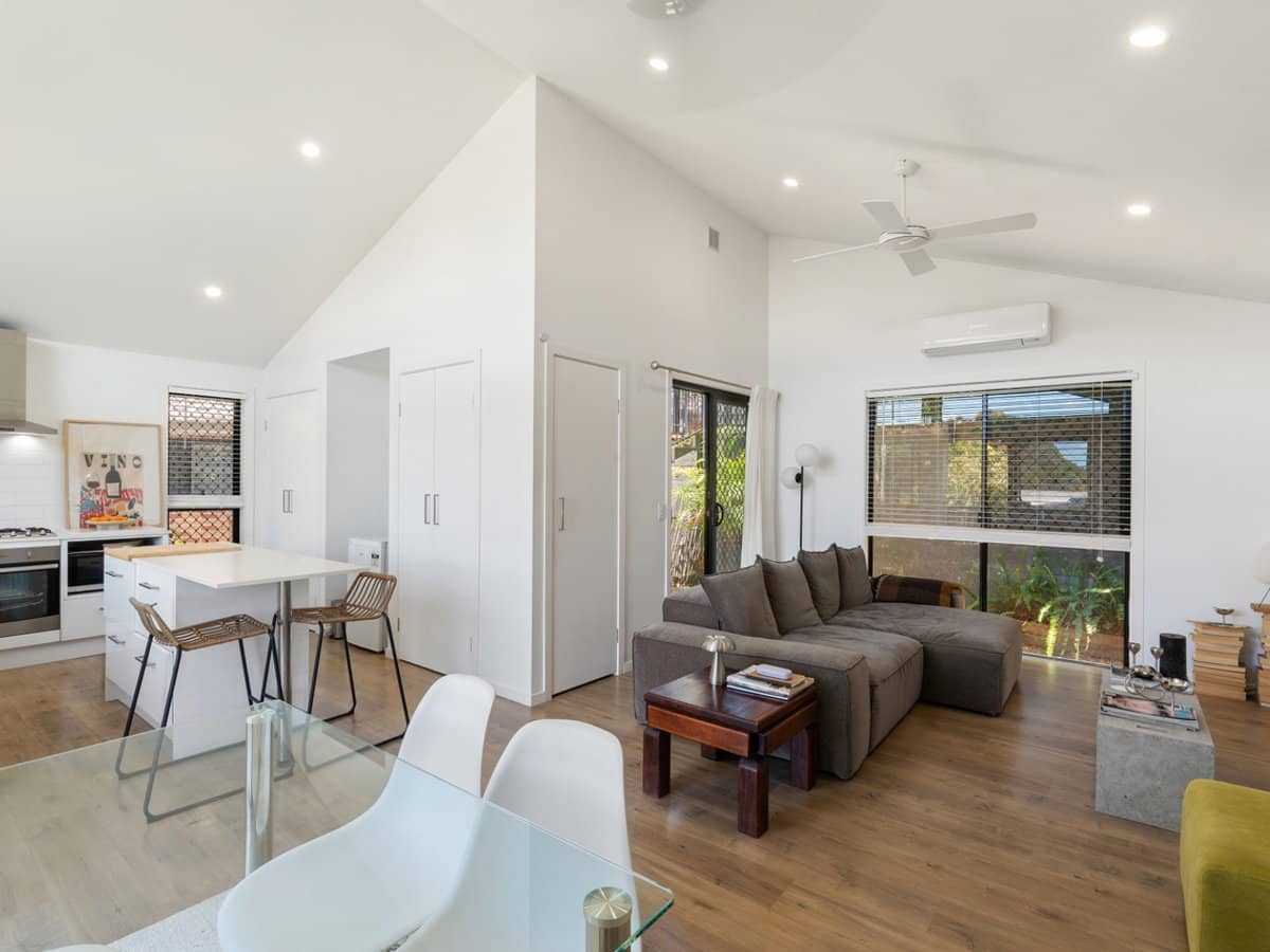 38 Beaconsfield Drive, BURLEIGH WATERS - Thumbnail 21