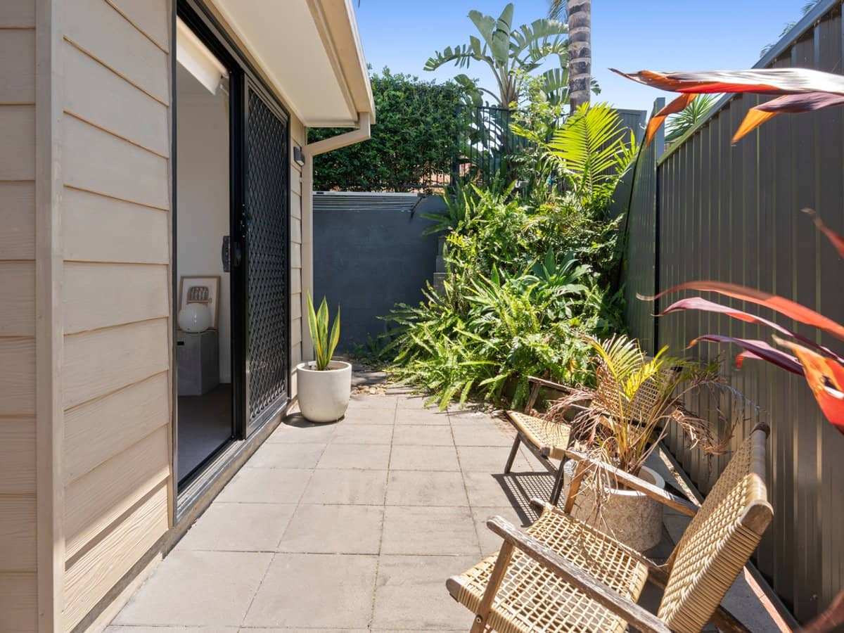 38 Beaconsfield Drive, BURLEIGH WATERS - Thumbnail 24