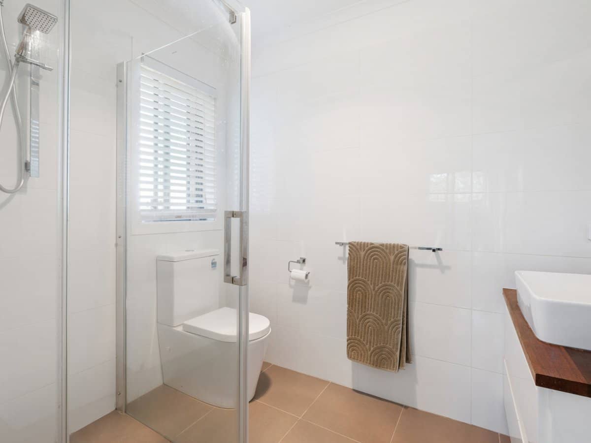 38 Beaconsfield Drive, BURLEIGH WATERS - Thumbnail 26