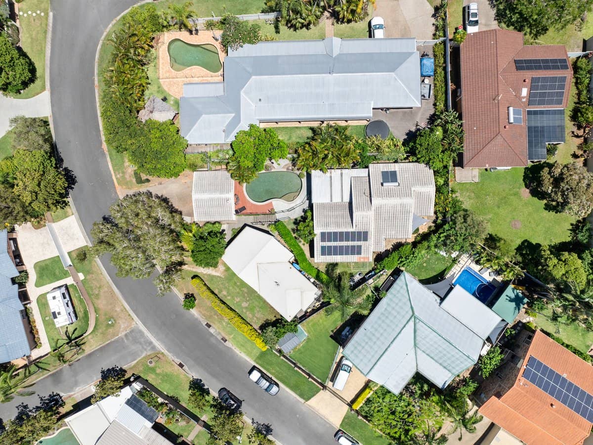 38 Beaconsfield Drive, BURLEIGH WATERS - Thumbnail 30