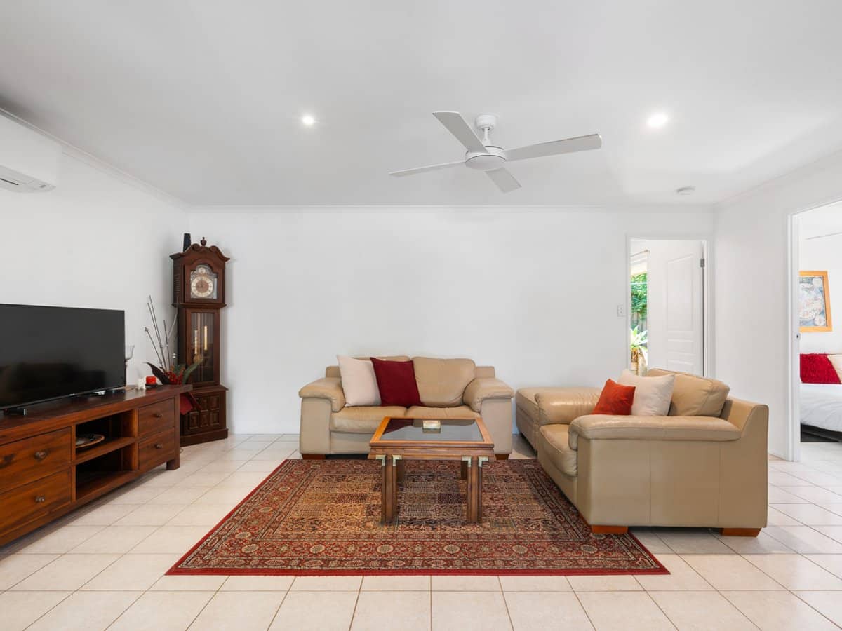 38 Beaconsfield Drive, BURLEIGH WATERS - Thumbnail 7