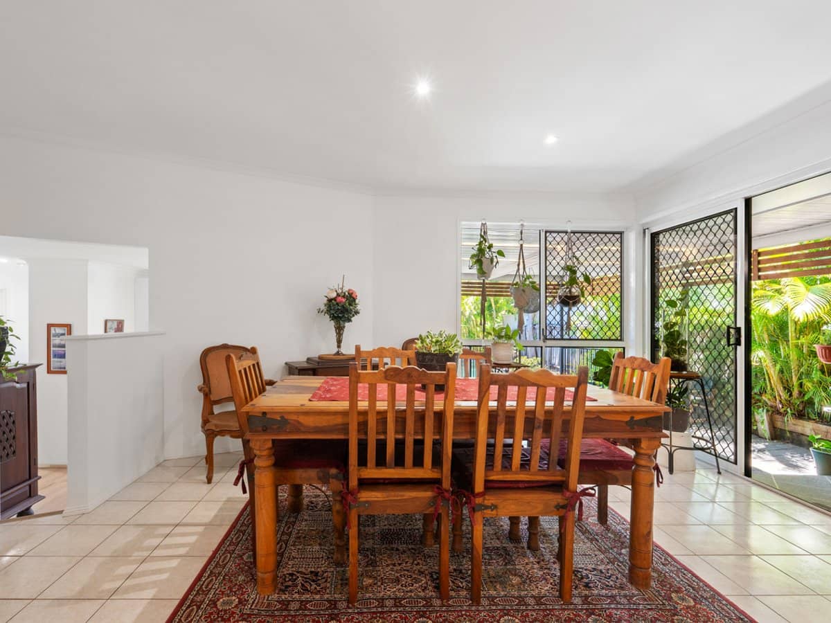 38 Beaconsfield Drive, BURLEIGH WATERS - Thumbnail 8