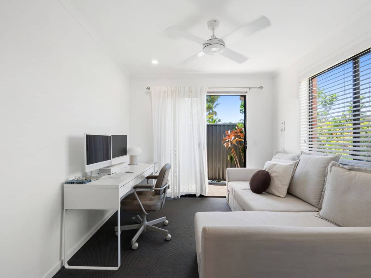 38 Beaconsfield Drive, BURLEIGH WATERS - Thumbnail 21