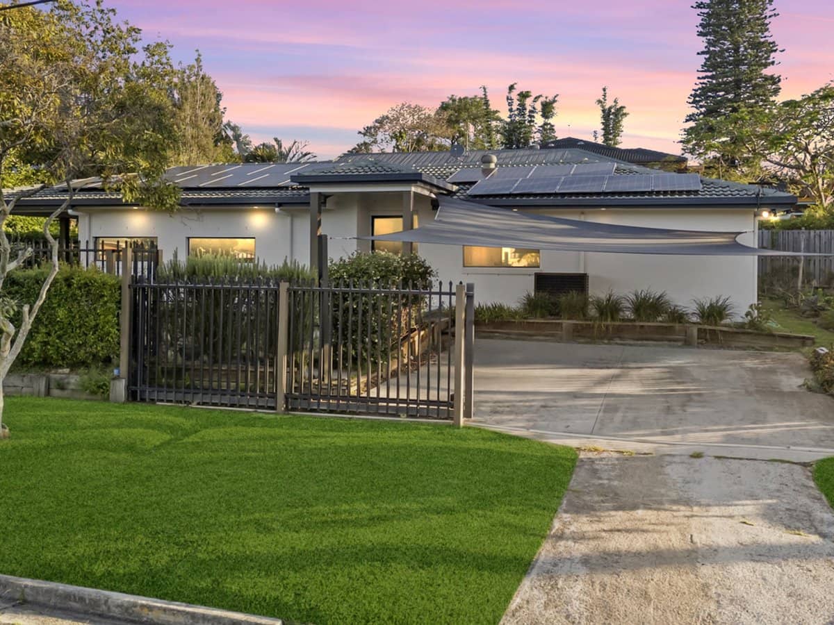 2 Magnolia Drive, SOUTHPORT - Thumbnail 1