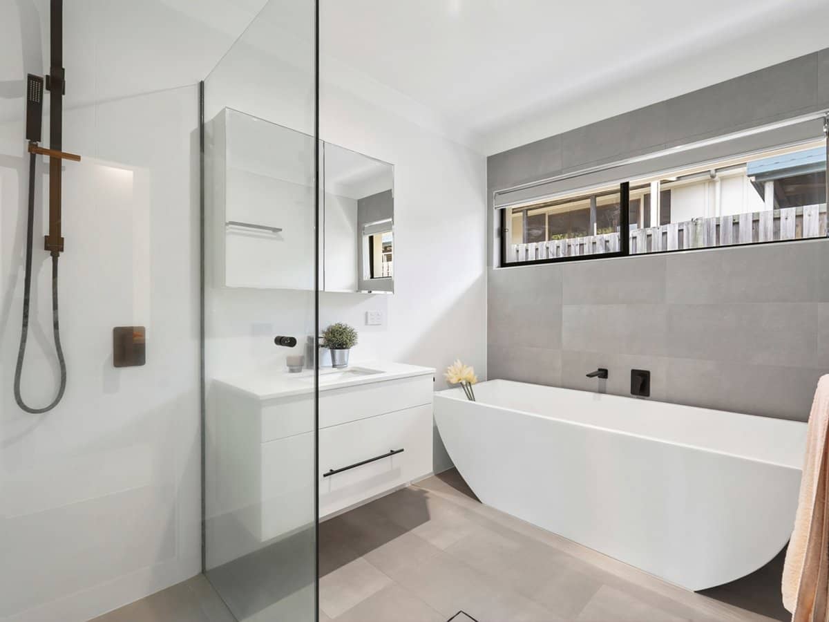 2 Magnolia Drive, SOUTHPORT - Thumbnail 10