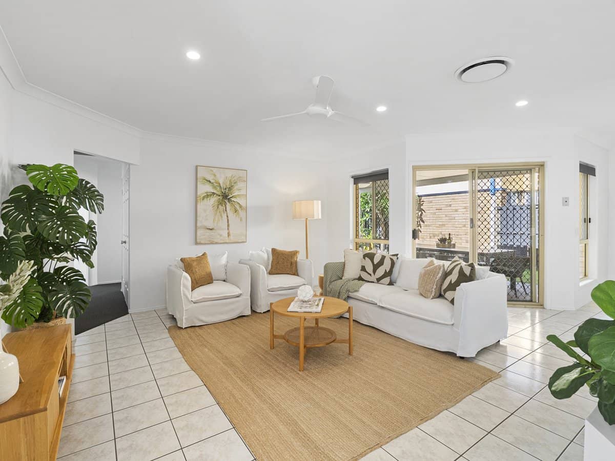 16 Dartmouth Court, VARSITY LAKES - Thumbnail 4