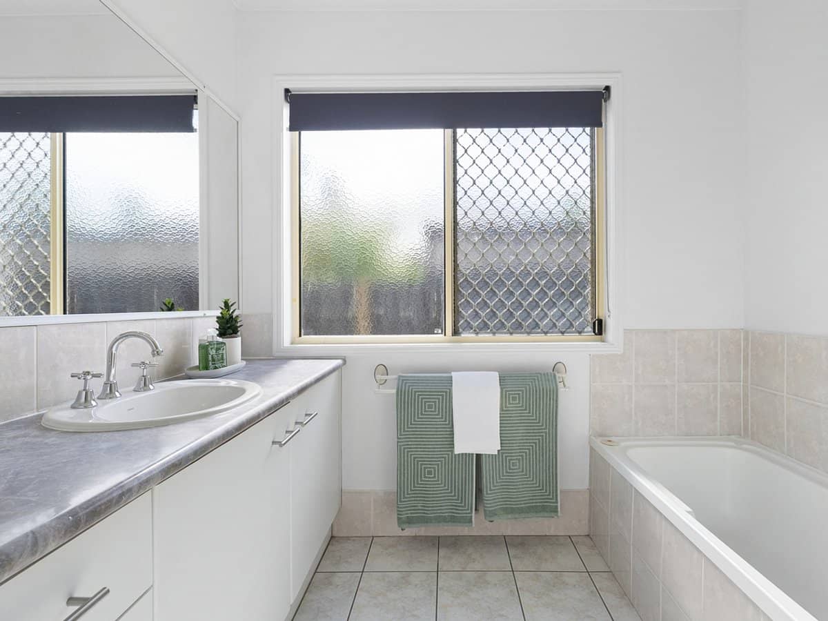 16 Dartmouth Court, VARSITY LAKES - Thumbnail 10