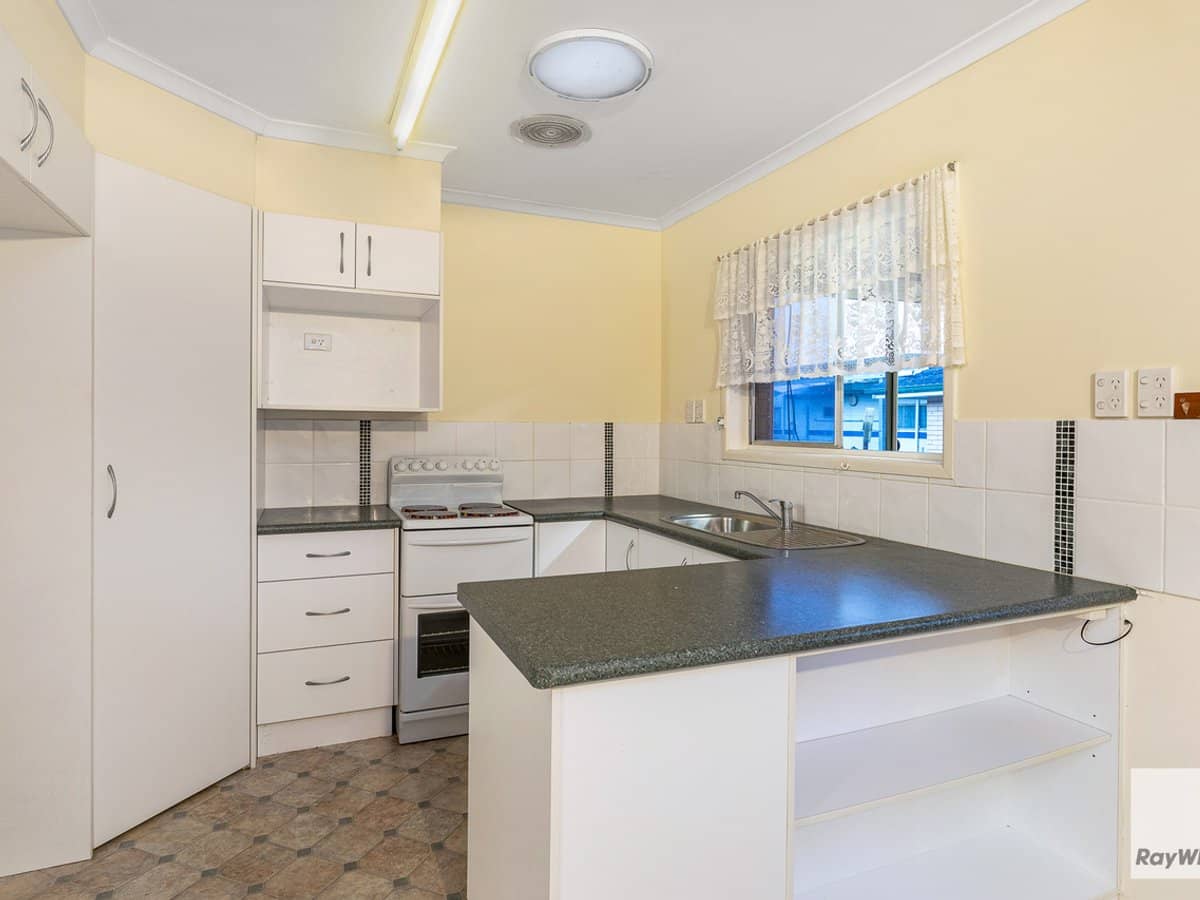 7 Lisa Street, REDLAND BAY - Thumbnail 3