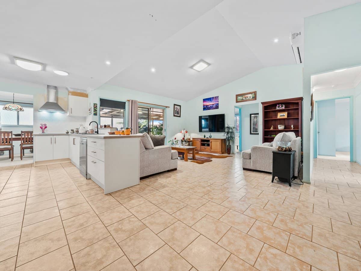 10 Cazna Court, REDLAND BAY - Thumbnail 7