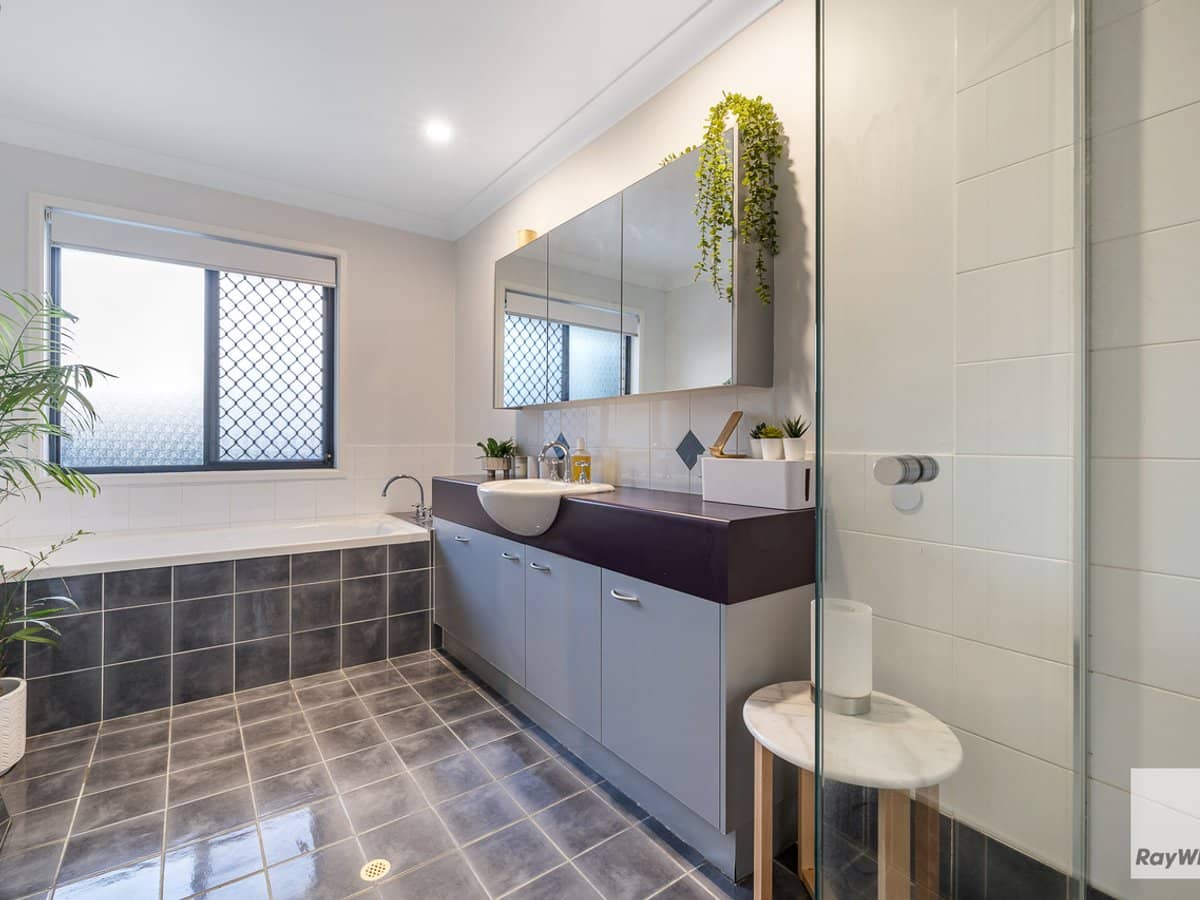 5 Sandy Cove Place, REDLAND BAY - Thumbnail 22