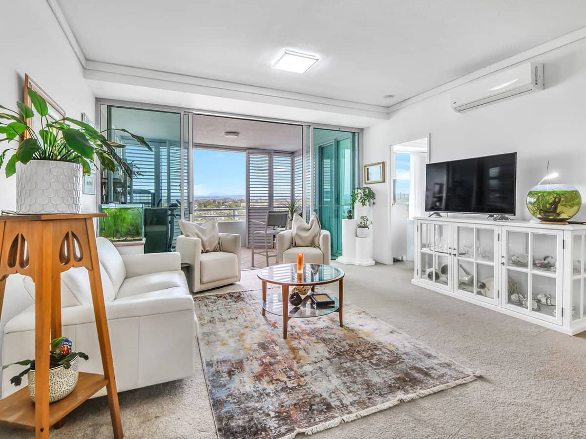 360 Marine Parade, LABRADOR - Thumbnail 3