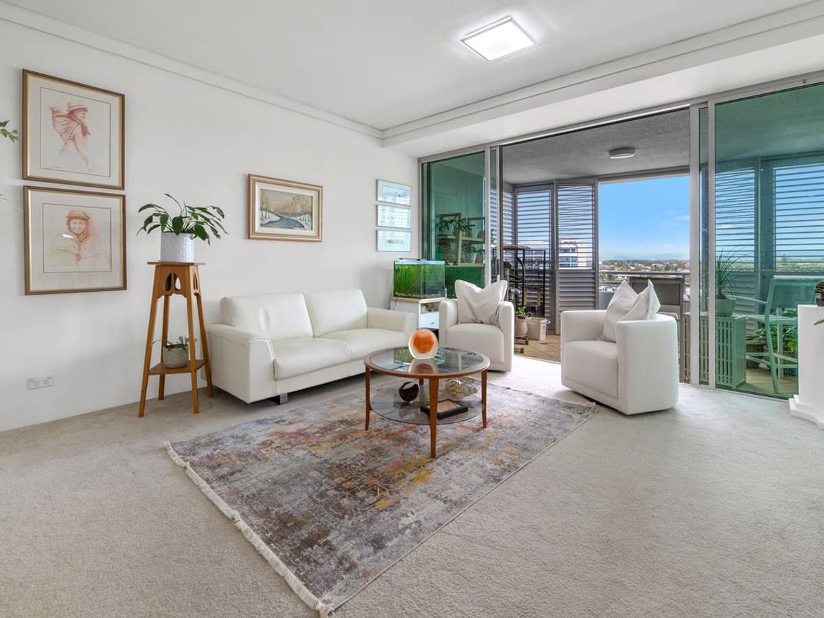 360 Marine Parade, LABRADOR - Thumbnail 6