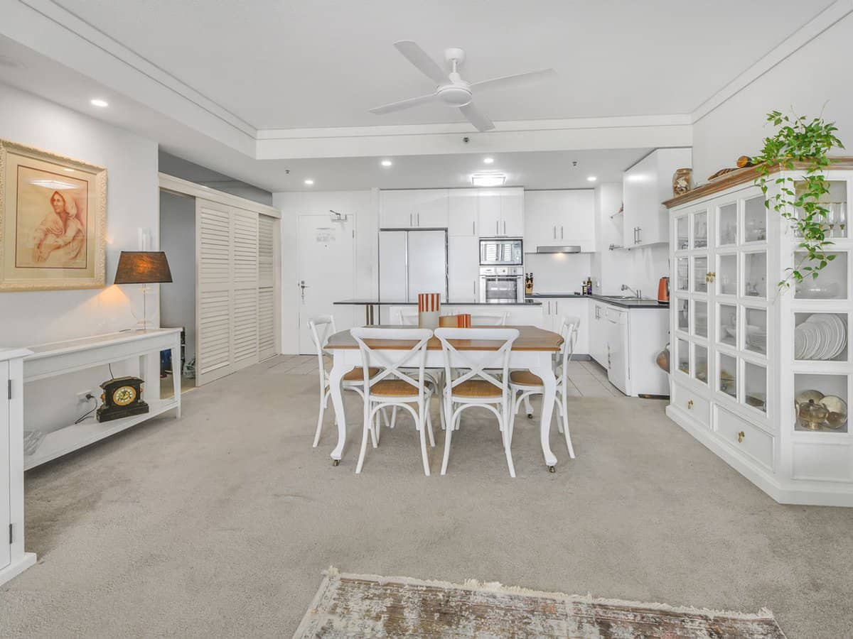 360 Marine Parade, LABRADOR - Thumbnail 11