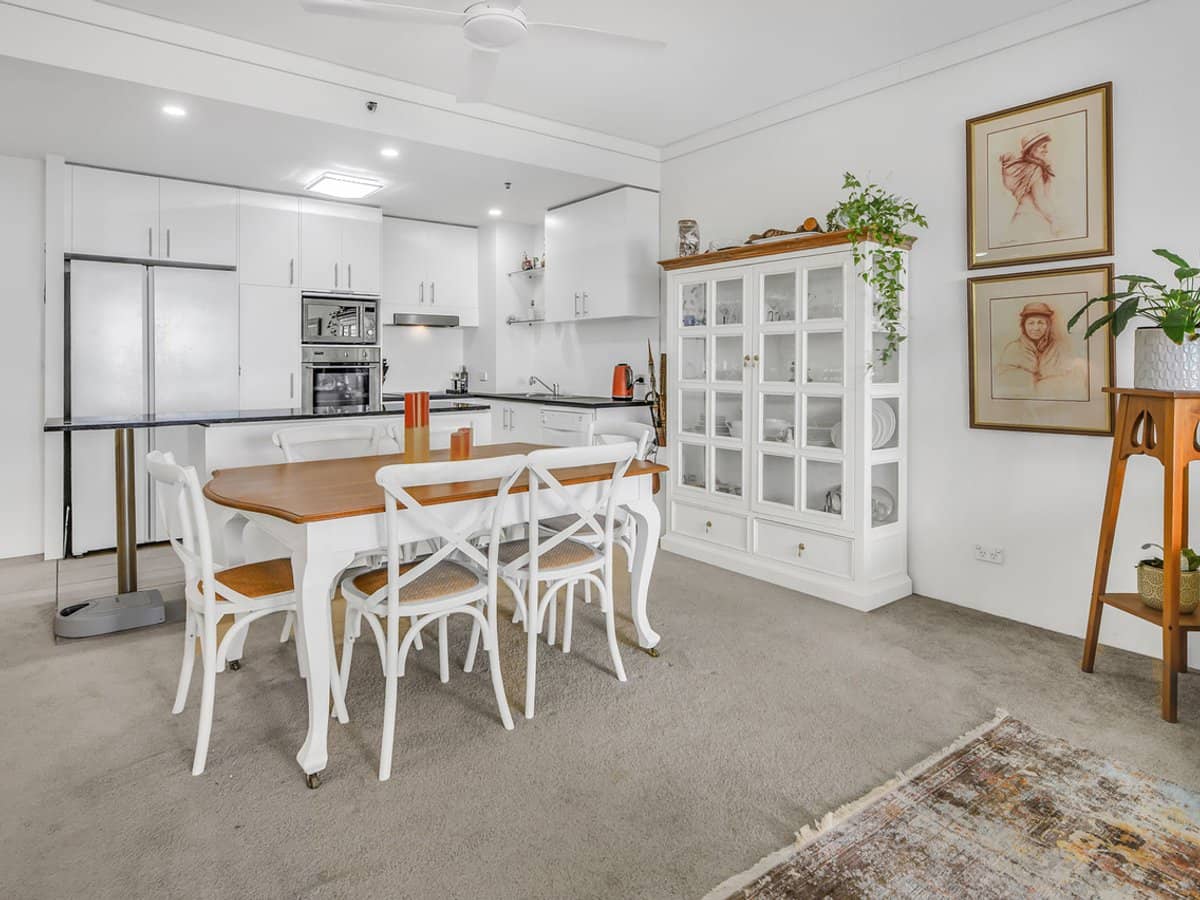 360 Marine Parade, LABRADOR - Thumbnail 12