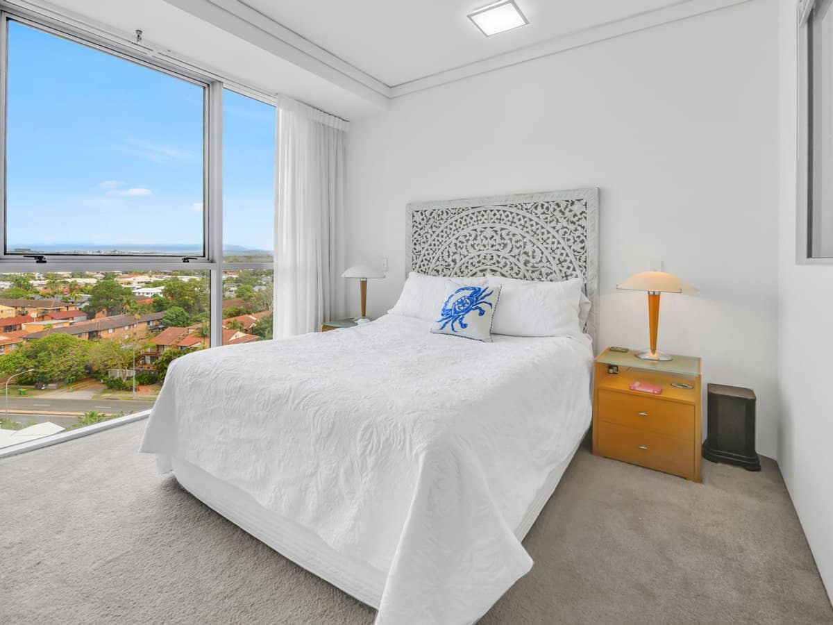 360 Marine Parade, LABRADOR - Thumbnail 13