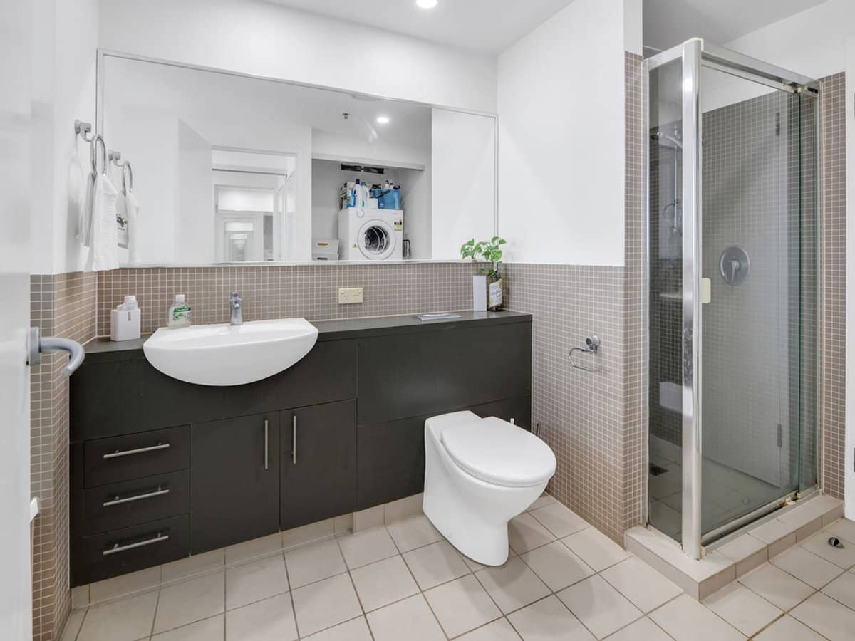 360 Marine Parade, LABRADOR - Thumbnail 15