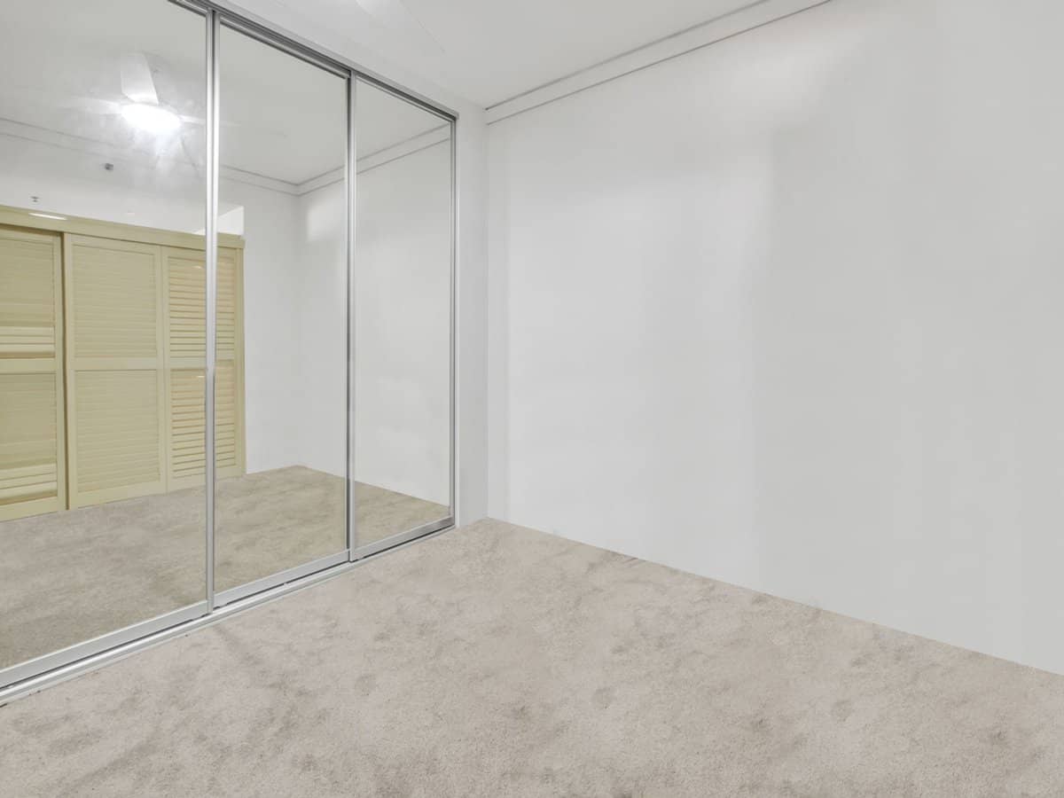 360 Marine Parade, LABRADOR - Thumbnail 16