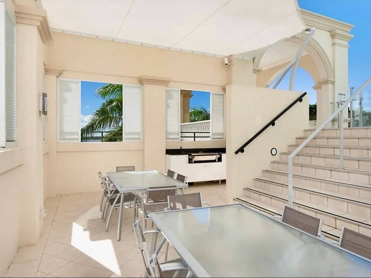 360 Marine Parade, LABRADOR - Thumbnail 24