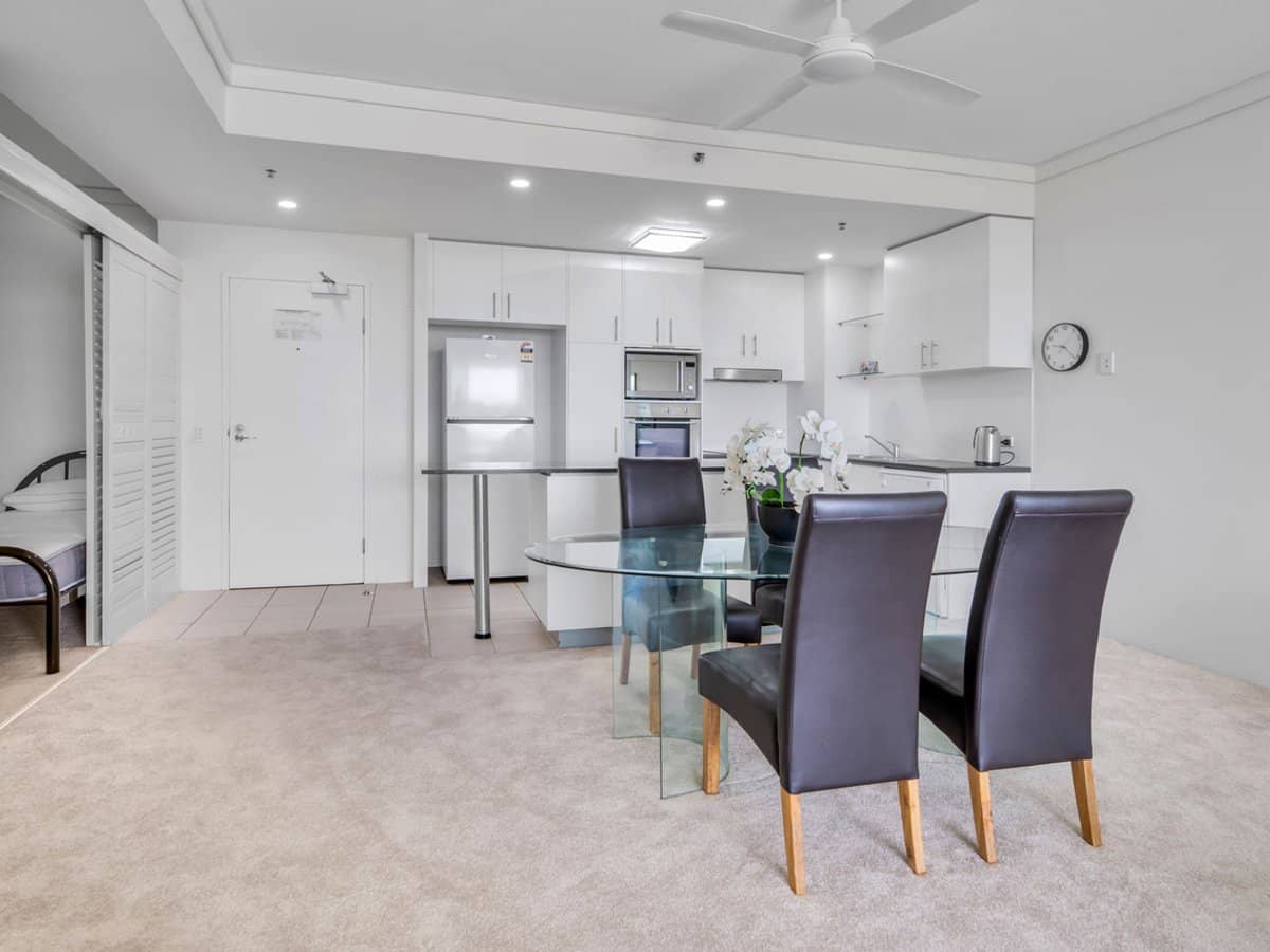 360 Marine Parade, LABRADOR - Thumbnail 11