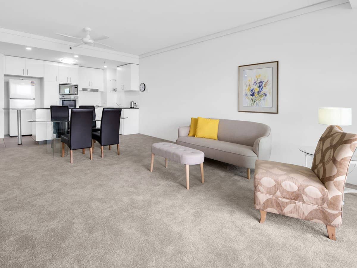 360 Marine Parade, LABRADOR - Thumbnail 12