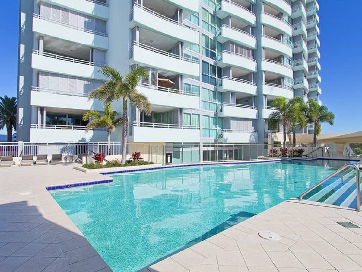 360 Marine Parade, LABRADOR - Thumbnail 18