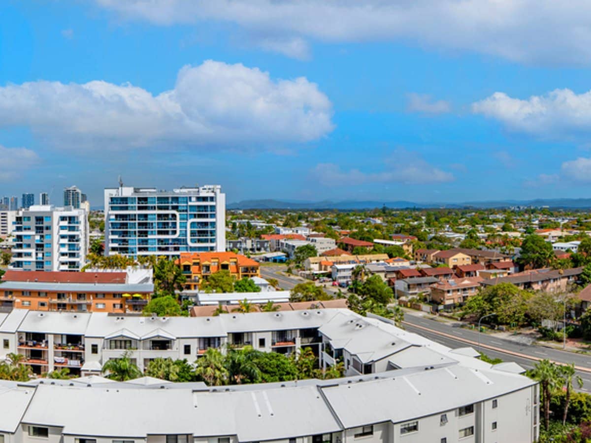 360 Marine Parade, LABRADOR - Thumbnail 26