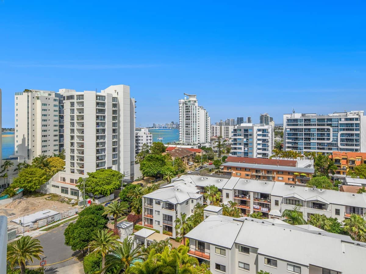 360 Marine Parade, LABRADOR - Thumbnail 27