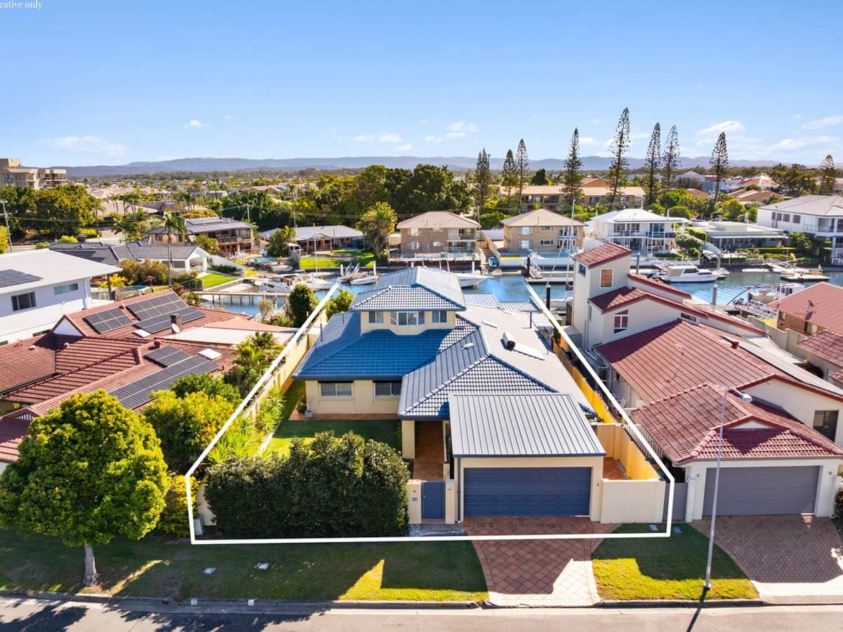 6 Bulolo Avenue, Runaway Bay - Thumbnail 2