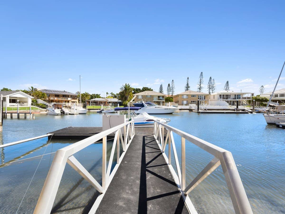 6 Bulolo Avenue, Runaway Bay - Thumbnail 4