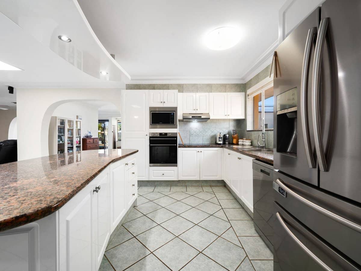 6 Bulolo Avenue, Runaway Bay - Thumbnail 10