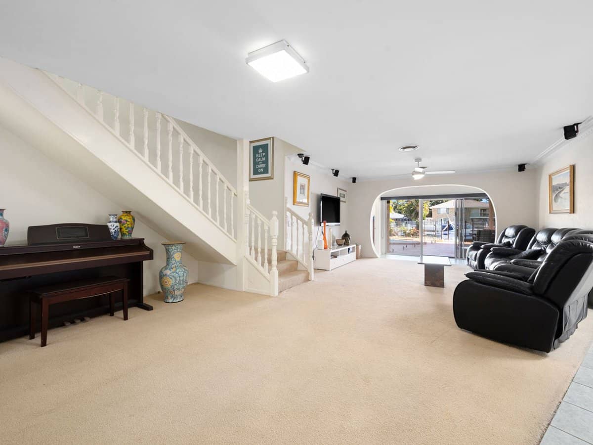 6 Bulolo Avenue, Runaway Bay - Thumbnail 11