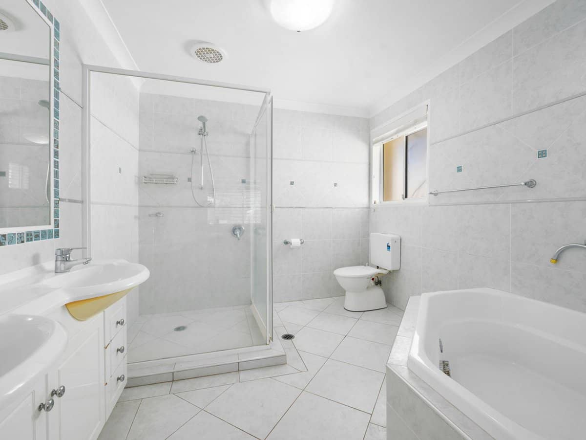 6 Bulolo Avenue, Runaway Bay - Thumbnail 17