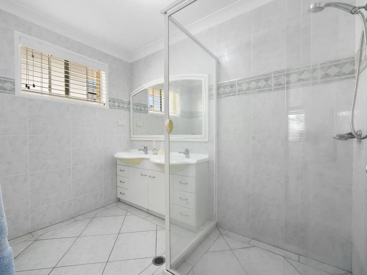 6 Bulolo Avenue, Runaway Bay - Thumbnail 20