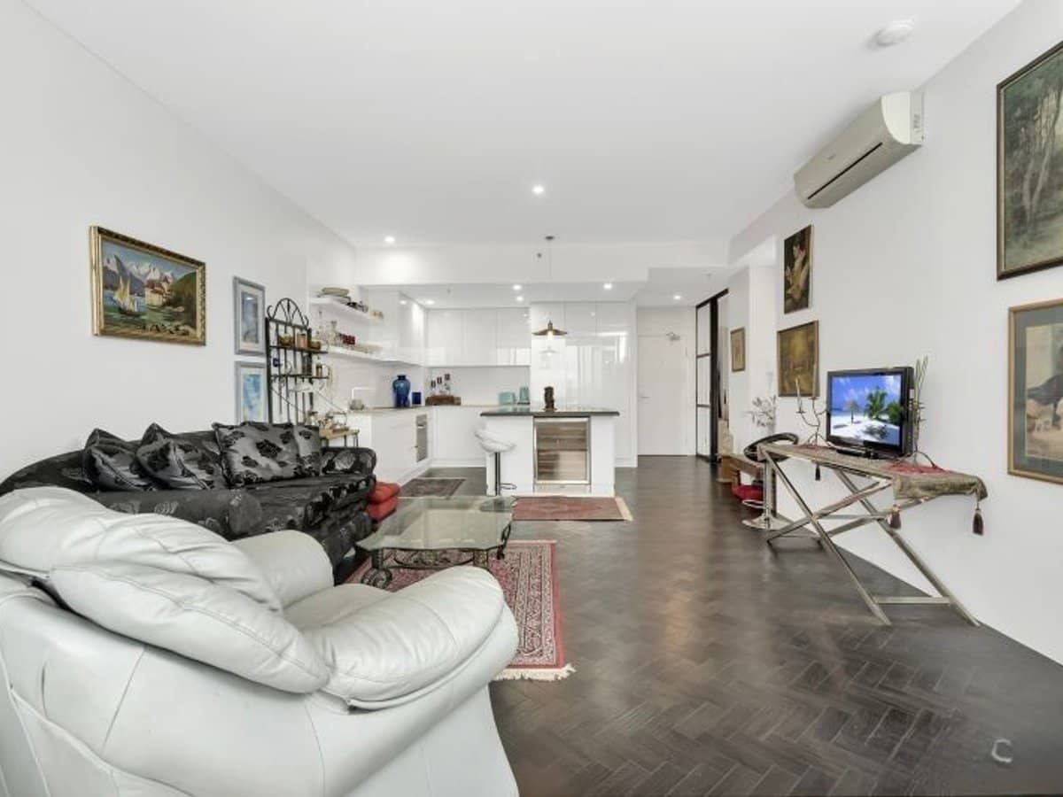 360 Marine Parade, Labrador - Thumbnail 3