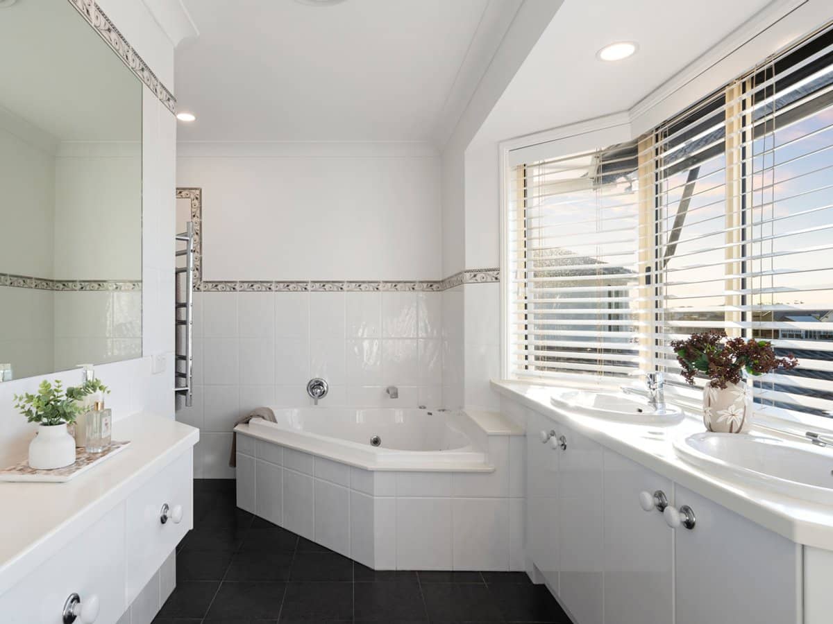 29 Limetree Parade, RUNAWAY BAY - Thumbnail 24